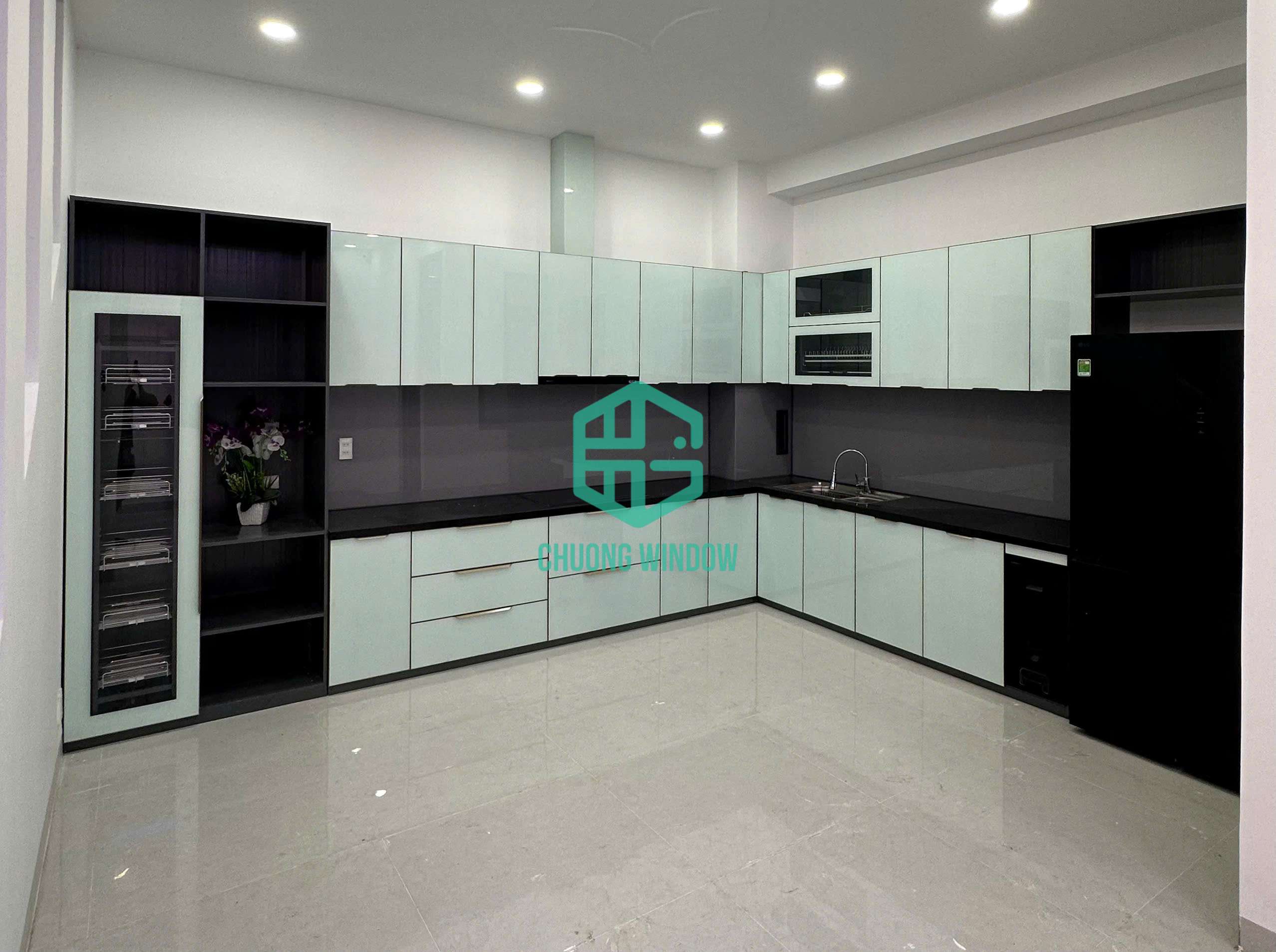 Lắp đặt bộ tủ bếp nhôm Xingfa cánh kính dạng chữ L dài 6(m) tại Đức Hòa,Long An cũ