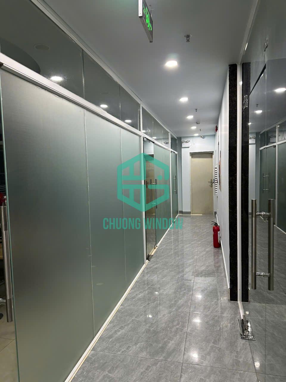 Vách kính cường lực ngăn phòng-Mẫu 05