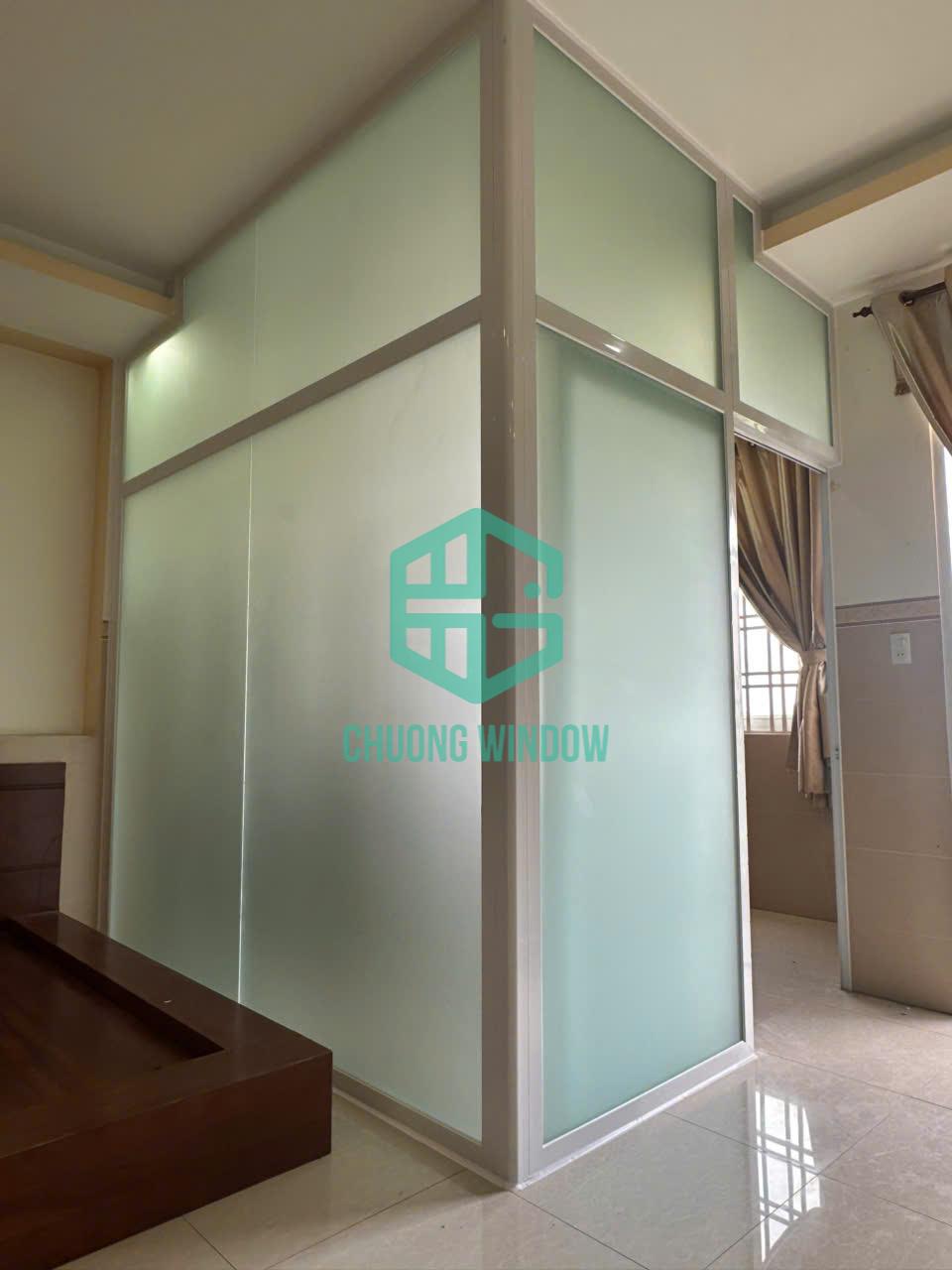 Vách ngăn phòng kính cường lực-Mẫu 01