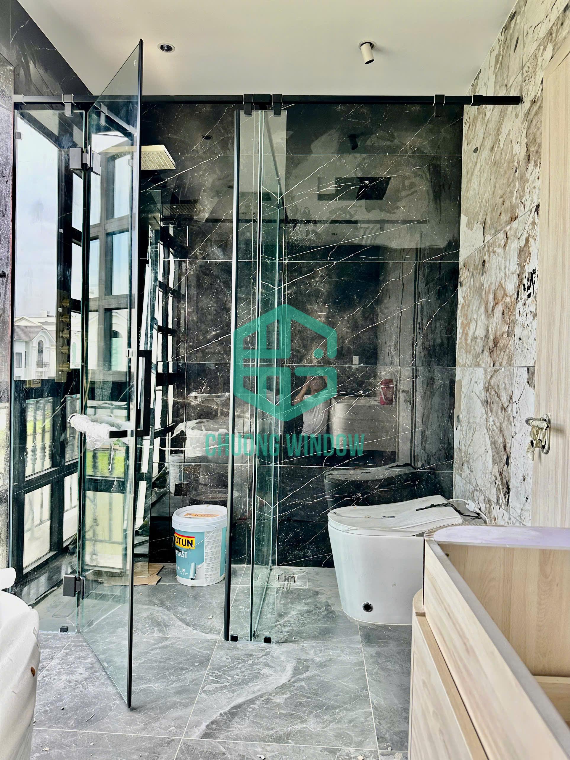 Vách ngăn kính cường lực cho nhà vệ sinh-Mẫu 10